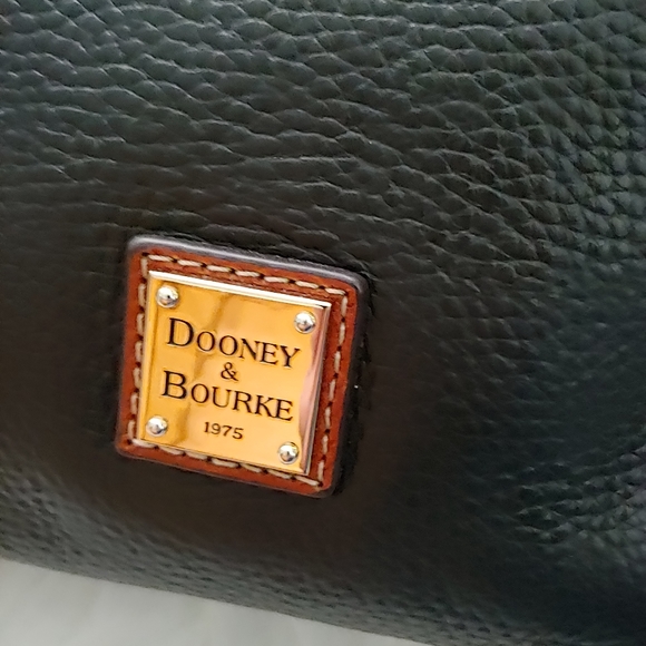 Dooney & Bourke Black Paige Sac Shoulder Bag - Picture 2 of 9